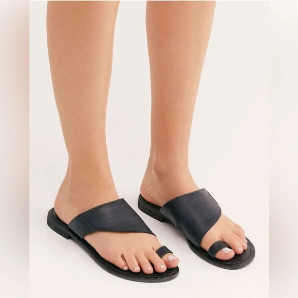 Free People San Antoni Slide Sandal, Toe Loop, Black Leather, Size 7, New In Box - Picture 2 of 11